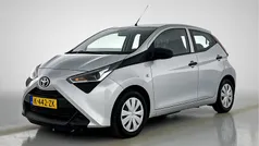 Grijs metallic Gebruikt 2021 Toyota Aygo Hatchback | € 11.900 (Eerlijke prijs)
