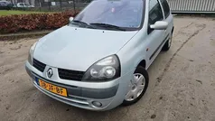 Gebruikt 2002 Renault Clio II Expression Hatchback | € 1.399 (Eerlijke prijs)