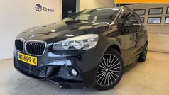 Zwart (metallic) Gebruikt 2016 BMW 218 Executive Stationwagen | € 9.995 (Super prijs)