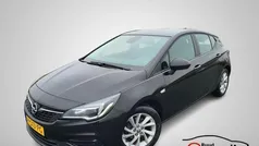 Zwart Gebruikt 2020 Opel Astra Edition Hatchback | € 10.645 (Eerlijke prijs)