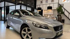 Grijs Gebruikt 2015 Volvo V40 Momentum Stationwagen | € 10.945 (Eerlijke prijs)