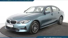 Blauw, metallic lak Gebruikt 2021 BMW 318 Luxury Line Sedan | € 27.850 (Goede deal)