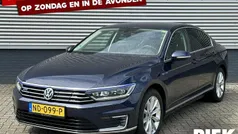Blauw Gebruikt 2016 VW Passat Highline Sedan | € 9.999 (Eerlijke prijs)