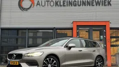 Grijs Gebruikt 2021 Volvo V60 Momentum Stationwagen | € 22.850 (Super prijs)