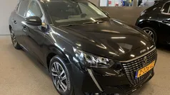Zwart Gebruikt 2023 Peugeot 208 Allure Hatchback | € 16.995 (Eerlijke prijs)