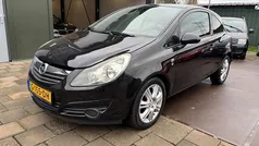 Zwart (metallic) Gebruikt 2010 Opel Corsa Selection Hatchback | € 2.250 (Goede deal)