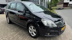 Zwart, metallic lak Gebruikt 2006 Opel Zafira Essentia MPV | € 2.299 (Goede deal)