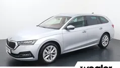 Grijs, metallic lak Gebruikt 2023 Skoda Octavia Business Line Stationwagen | € 26.440 (Eerlijke prijs)