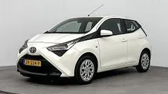 Wit Gebruikt 2019 Toyota Aygo X-play Hatchback | € 9.980 (Eerlijke prijs)