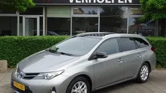 Grijs, metallic lak Gebruikt 2014 Toyota Auris Touring Sports Stationwagen | € 9.950 (Eerlijke prijs)