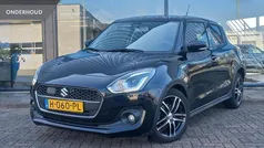 Zwart, metallic lak Gebruikt 2020 Suzuki Swift Hatchback | € 15.400 (Eerlijke prijs)