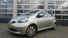 Grijs Gebruikt 2007 Toyota Aygo Hatchback | € 2.499 (Eerlijke prijs)