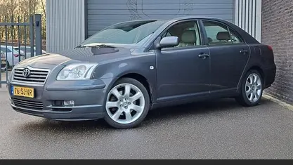 Grijs Occasion 2006 Toyota Avensis Executive Hatchback | € 3.750 (Eerlijke prijs)