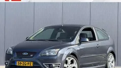 Grijs, metallic lak Gebruikt 2008 Ford Focus ST Hatchback | € 6.948 (Eerlijke prijs)