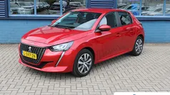 Rood Gebruikt 2021 Peugeot 208 Active Hatchback | € 14.895 (Eerlijke prijs)