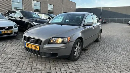Grijs Occasion 2005 Volvo S40 Momentum Sedan | € 4.000 (Eerlijke prijs)
