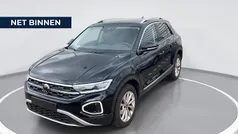 Zwart Gebruikt 2024 VW T-Roc Style SUV | € 33.440 (Eerlijke prijs)