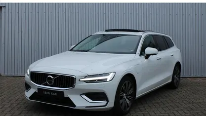Wit Occasion 2020 Volvo V60 Inscription Stationwagen | € 31.950 (Eerlijke prijs)