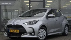 Grijs Gebruikt 2022 Toyota Yaris Hybrid Active Hatchback | € 20.995 (Eerlijke prijs)