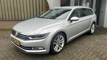 Grijs Gebruikt 2015 VW Passat Highline Stationwagen | € 9.745 (Goede deal)