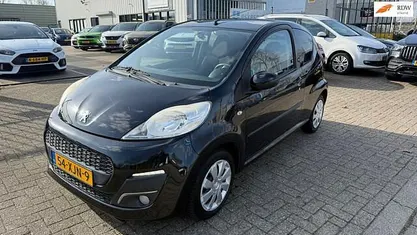 Occasion Peugeot 107 Active 68 PK (50 kW) 2012 Zwart (metallic) Hatchback