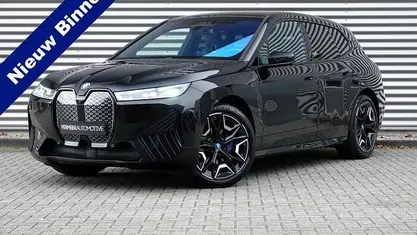 Zwart (metallic) Gebruikt 2024 BMW iX Sport Line SUV | € 54.900 (Eerlijke prijs)