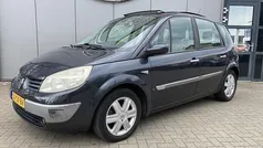 Grijs Gebruikt 2006 Renault Scénic II Luxe MPV | € 1.950 (Eerlijke prijs)