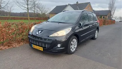 Zwart (metallic) Gebruikt 2011 Peugeot 207 Active Stationwagen | € 1.950 (Eerlijke prijs)