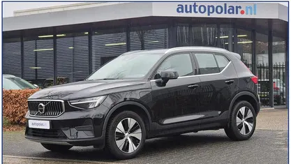 Zwart Gebruikt 2022 Volvo XC40 Plus SUV | € 31.850 (Goede deal)