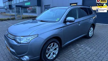 Occasion Mitsubishi Outlander P-HEV Instyle 121 PK (88 kW) 2013 SUV