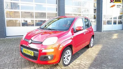 Occasion 2018 Fiat Panda Lounge Hatchback | € 8.450 (Eerlijke prijs)
