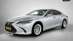 Grijs metallic Gebruikt 2020 Lexus ES300H President Line Sedan | € 40.950 (Eerlijke prijs)