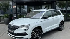 Wit, metallic lak Gebruikt 2021 Skoda Karoq SportLine SUV | € 30.850 (Eerlijke prijs)