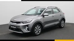 Grijs Gebruikt 2024 Kia Stonic SUV | € 25.400 (Eerlijke prijs)