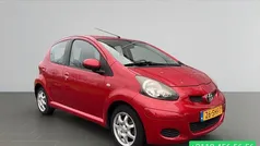 Rood Gebruikt 2011 Toyota Aygo Comfort Hatchback | € 4.385 (Eerlijke prijs)