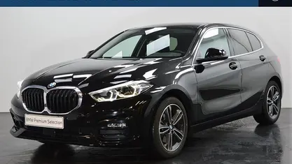 Zwart Gebruikt 2023 BMW 118 Sport Line Hatchback | € 23.950 (Eerlijke prijs)