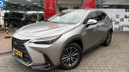 Zilver Gebruikt 2024 Lexus NX450h+ Executive Line SUV | € 54.895 (Eerlijke prijs)