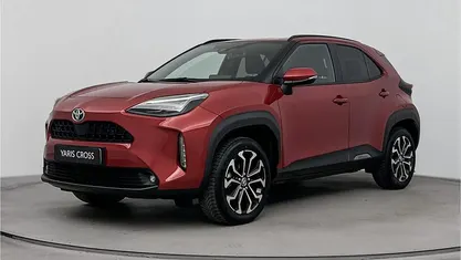 Rood Gebruikt 2025 Toyota Yaris Cross SUV | € 26.945 (Eerlijke prijs)