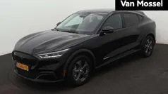 Zwart Gebruikt 2022 Ford Mustang Mach-E SUV | € 32.945 (Goede deal)
