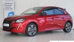 Rood Gebruikt 2023 Peugeot 208 Allure Hatchback | € 20.445 (Eerlijke prijs)