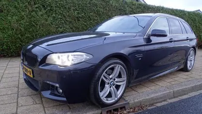 Zwart Gebruikt 2016 BMW 520 M Sport Stationwagen | € 16.450 (Eerlijke prijs)