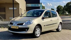 Beige Gebruikt 2007 Renault Clio II Dynamique Hatchback | € 3.745 (Eerlijke prijs)