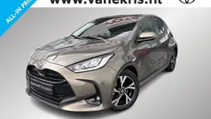 Groen, metallic lak Gebruikt 2024 Toyota Yaris Hybrid Edition Hatchback | € 25.599 (Eerlijke prijs)