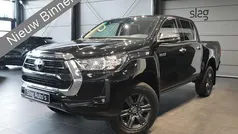 Zwart Gebruikt 2024 Toyota HiLux Pickup | € 43.990 (Eerlijke prijs)