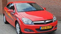 Rood Gebruikt 2007 Opel Astra Hatchback | € 2.750 (Eerlijke prijs)