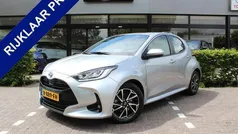 Zilver, metallic lak Gebruikt 2022 Toyota Yaris Hatchback | € 21.950 (Eerlijke prijs)