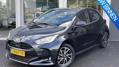 Zwart Gebruikt 2020 Toyota Yaris Hybrid Hatchback | € 19.900 (Eerlijke prijs)