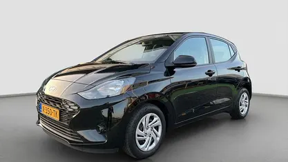 Zwart Occasion 2024 Hyundai i10 Comfort Hatchback | € 15.895 (Eerlijke prijs)