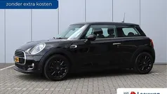 Zwart Gebruikt 2018 Mini Cooper Hatchback | € 14.495 (Eerlijke prijs)