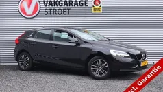 Zwart Gebruikt 2016 Volvo V40 Momentum Stationwagen | € 16.450 (Eerlijke prijs)